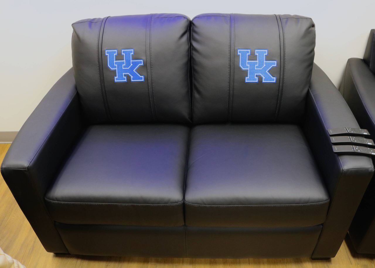 The UK Rifle team toured the new Wendell & Vickie Bell team room on Monday.