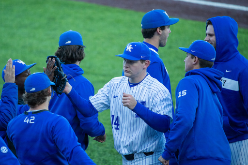 Kentucky Wildcats Zack Thompson (14)

UK comes up short 3-5 against Texas A&M

Photo by Mark Mahan | UK Athletics