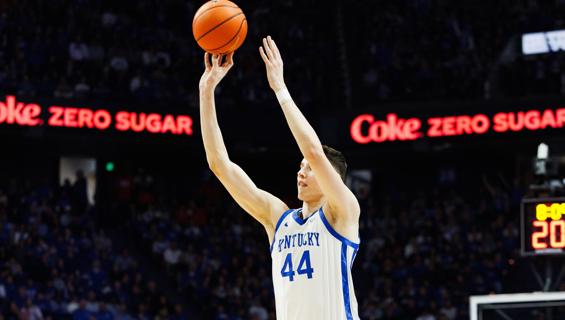 Ivisic Shines as No. 8/10 Kentucky Holds Off Georgia
