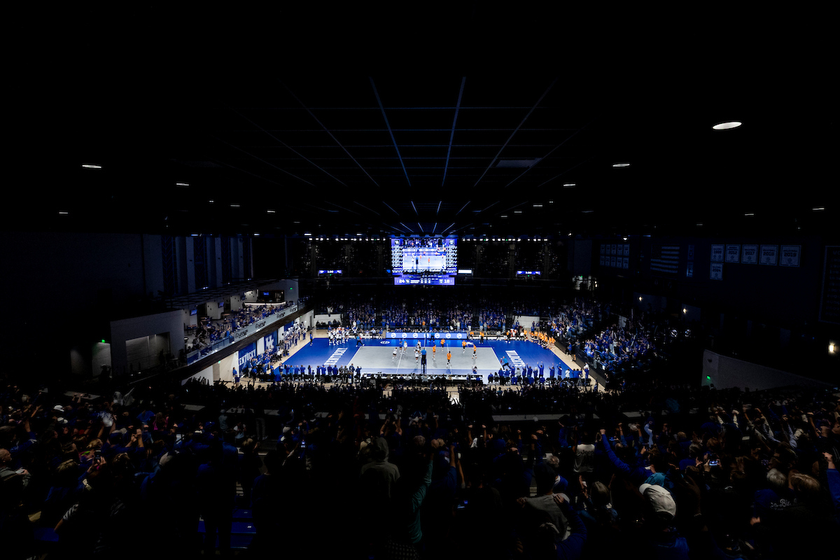 Kentucky Volleyball Inks Five to Athletics Aid Agreement