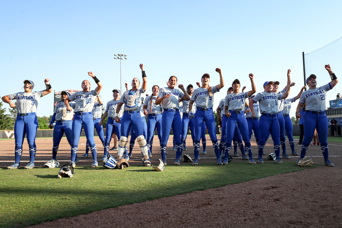 Team.Kentucky defeats Miami of Ohio 15-1.Photo by Grace Bradley | UK Athletics