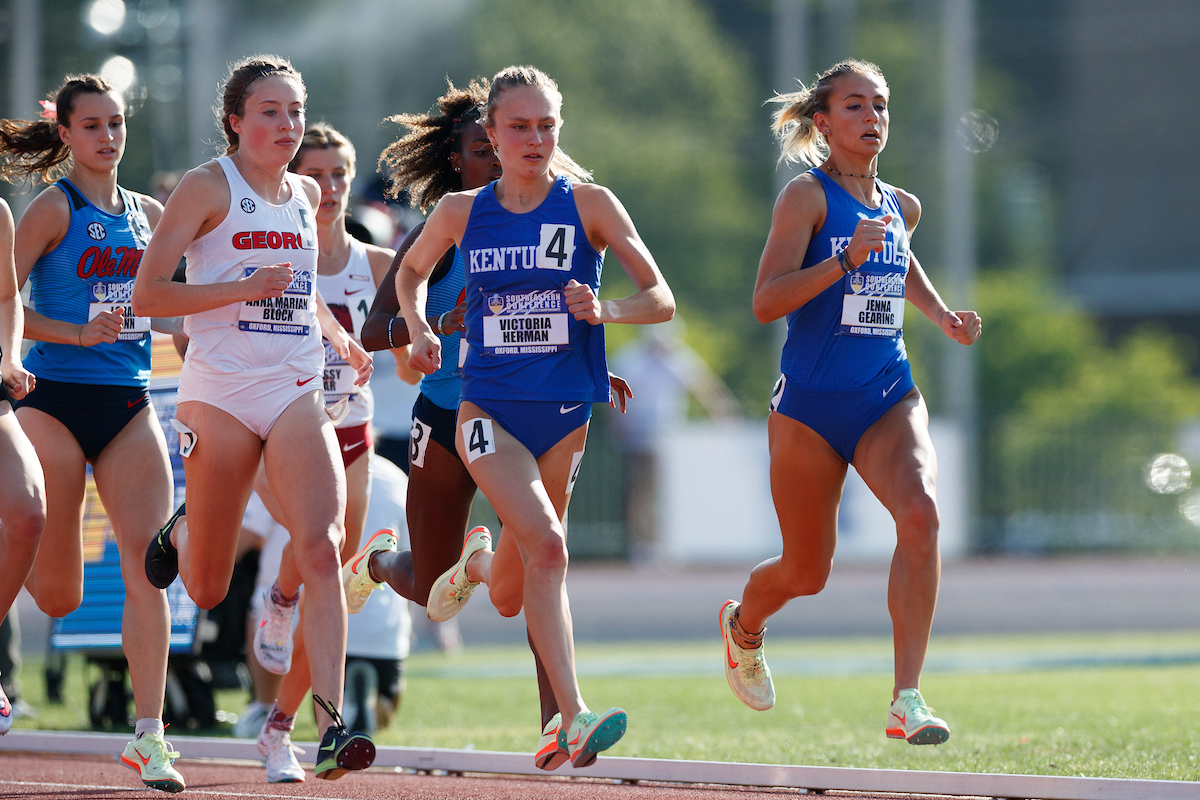 Victoria Herman. Jenna Gearing.

SEC Day 3.

Elliott Hess | UK Athletics