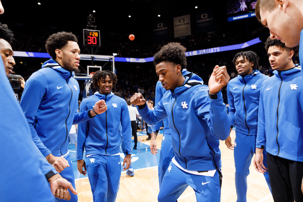 Team. Ashton Hagans.

Kentucky beat Fairleigh Dickinson 83-52.


Photo by Elliott Hess | UK Athletics