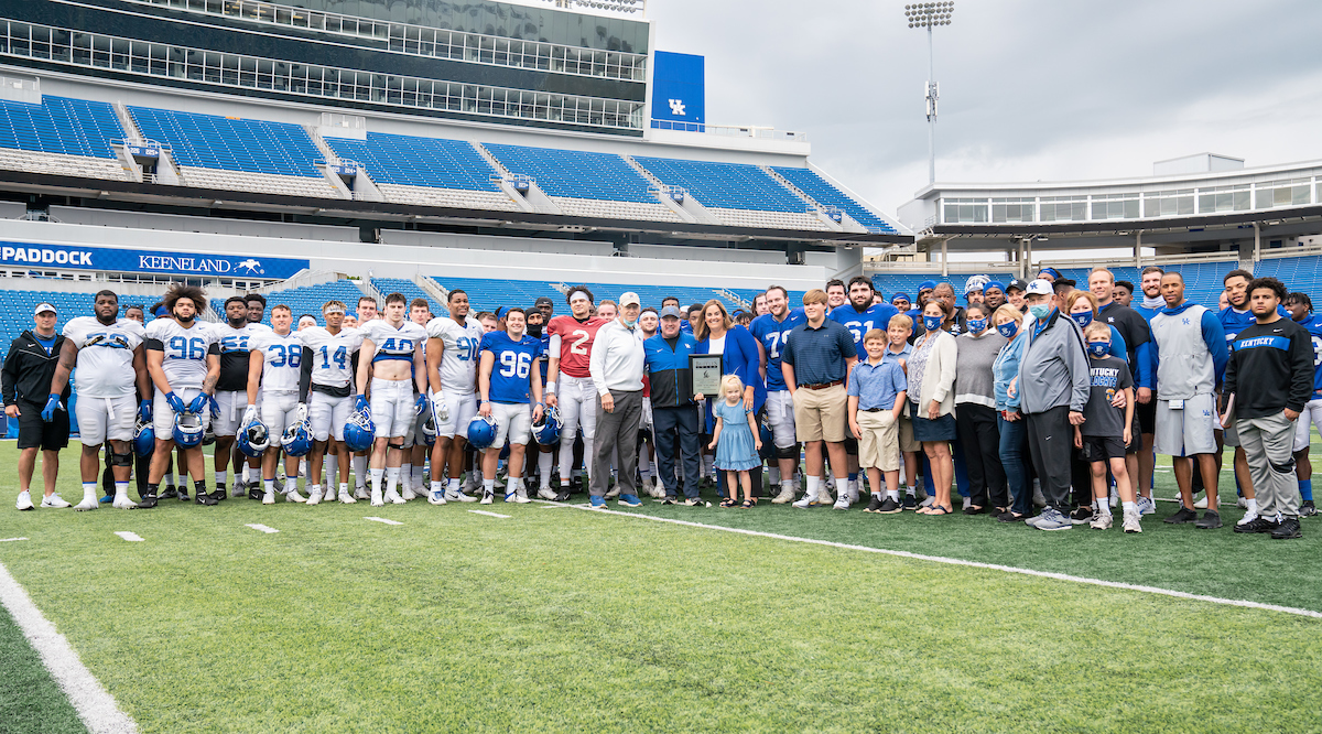 Schlarman Family and Team Broyles Award Presentation

2021 UK Football Spring Practice

Photo by Jacob Noger | UK Football