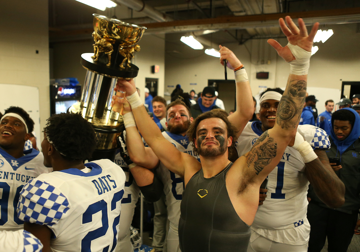 Kash Daniel

Kentucky Football beats Louisville at Cardinal Stadium 56-10.


Photo By Barry Westerman | UK Athletics