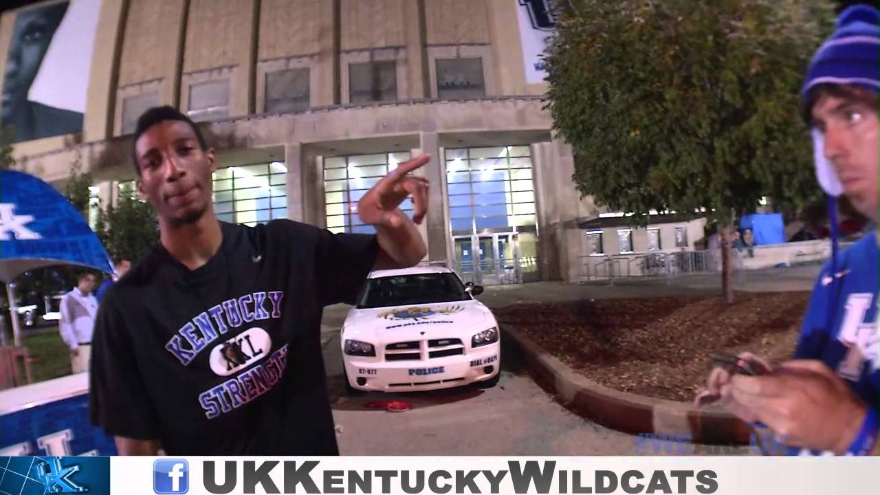 Kentucky Wildcats TV: Men's Basketball Delivers Pizza to Madness Campers