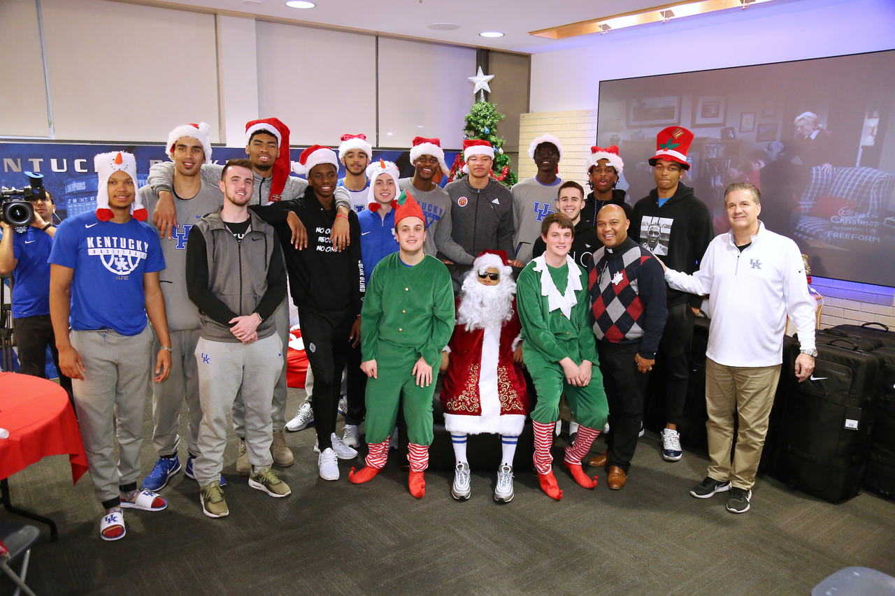 The Kentucky men's basketball team delivered an early Christmas to 10 families in Lexington. 