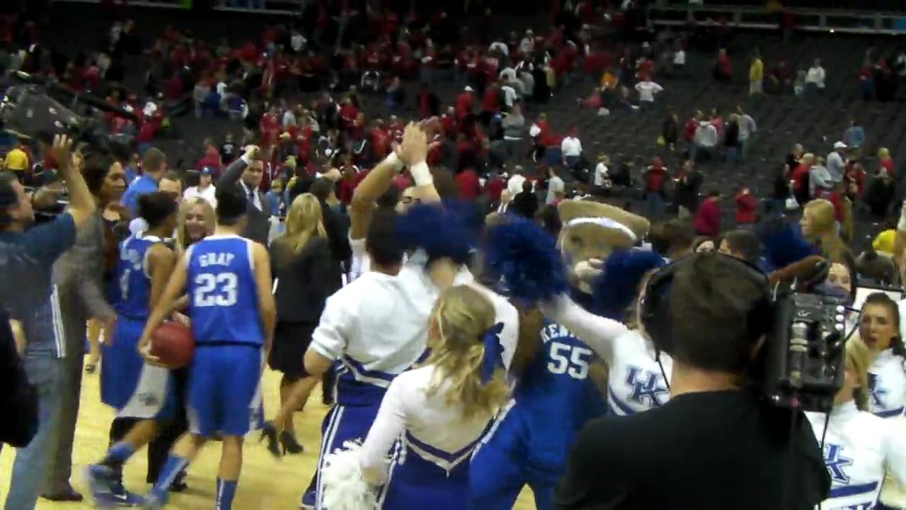 UK Hoops celebrates advancing to the Elite Eight