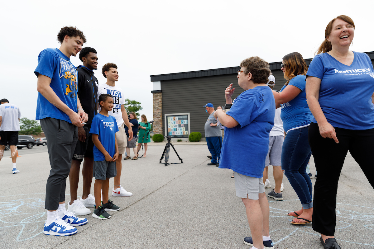 Kellen Grady. Keion Brooks Jr. Lance Ware.

Some of the Kentucky men's basketball team visited the Pillar Community Engagement Center on Tuesday in Crestwood, Kentucky.

Photo by Elliott Hess | UK Athletics