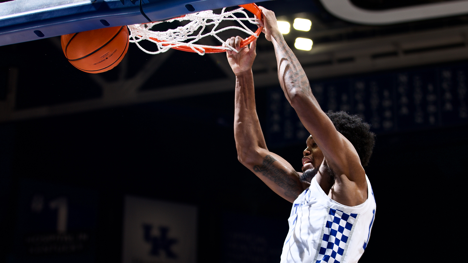 Veterans Lead Cats to Win in SEC Opener