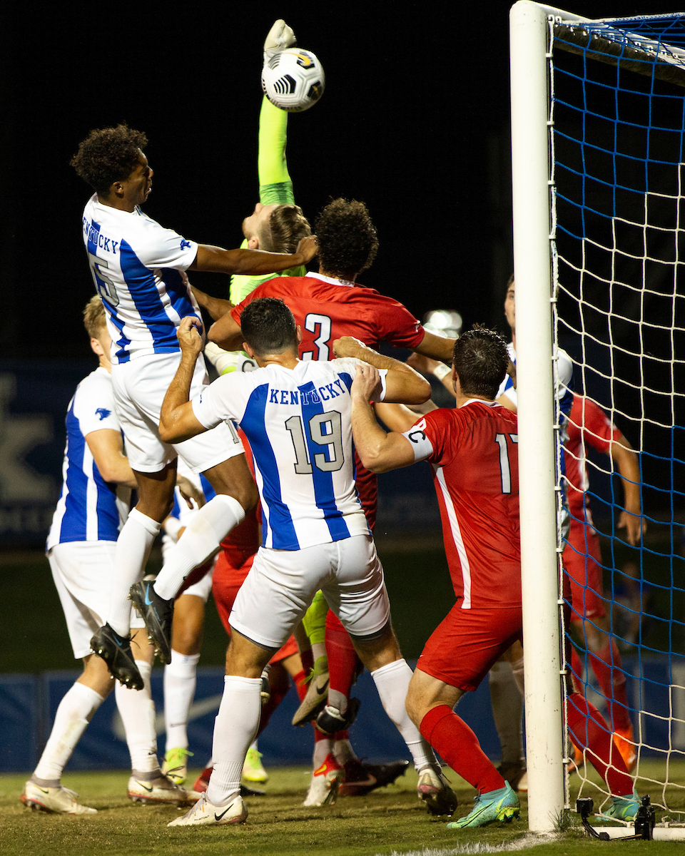 Team.

Kentucky defeats Duquesne 3-1.

Photo by Grace Bradley | UK Athletics