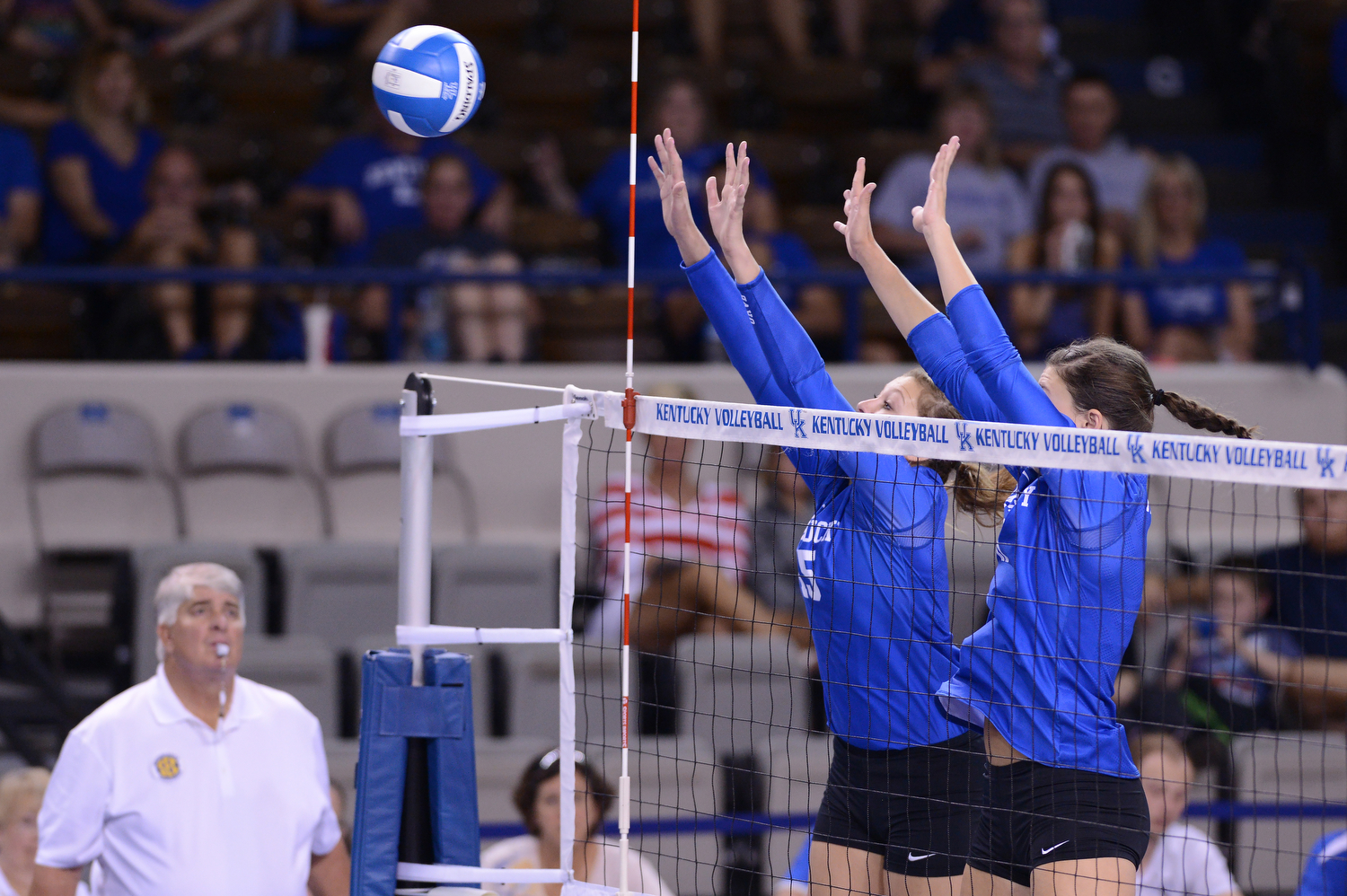 Middle Blockers Lead Cats to Sweep of IUPUI