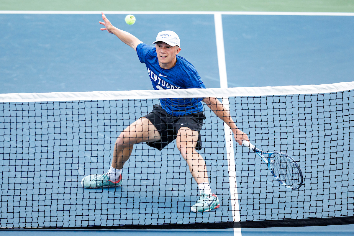 No. 22 Kentucky Splits Doubleheader in Baton Rouge