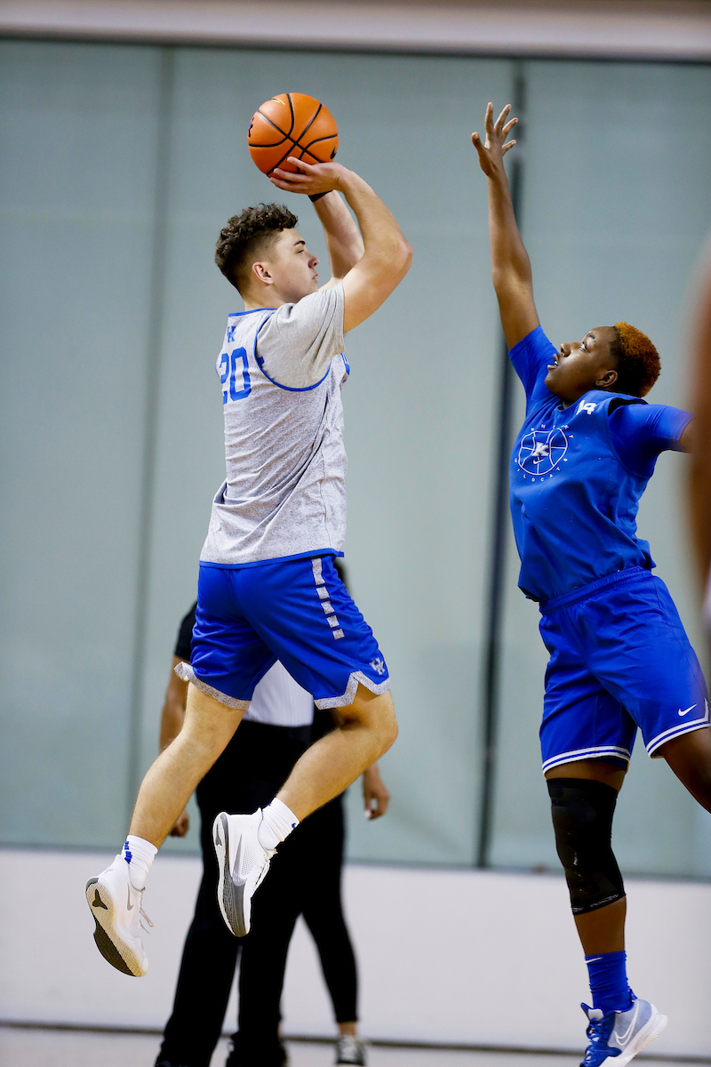 Dre’una Edwards.

Women’s blue-white.

Photos by Chet White | UK Athletics