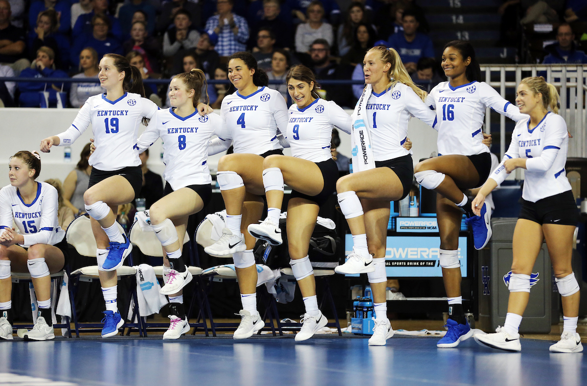 Team

UK volleyball beats Murray State in the first round of the NCAA Tournament.  

Photo by Britney Howard  | UK Athletics