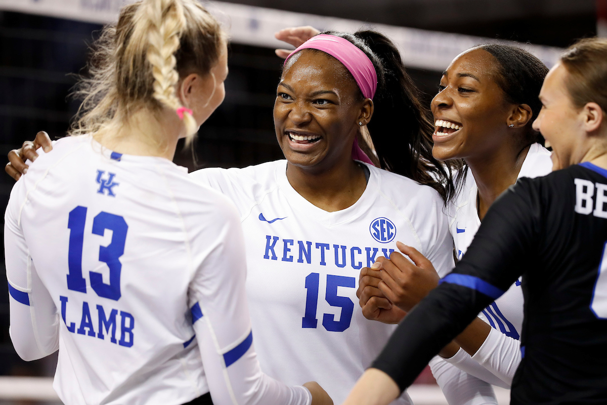 Tealer’s 11 Kills, 7 Blocks Pull Kentucky Back into SEC Title Race