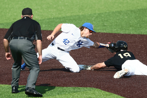 ELLIOTT CURTIS.

Kentucky falls to Vanderbilt, 10-9.


Photos by Elliott Hess | UK Athletics