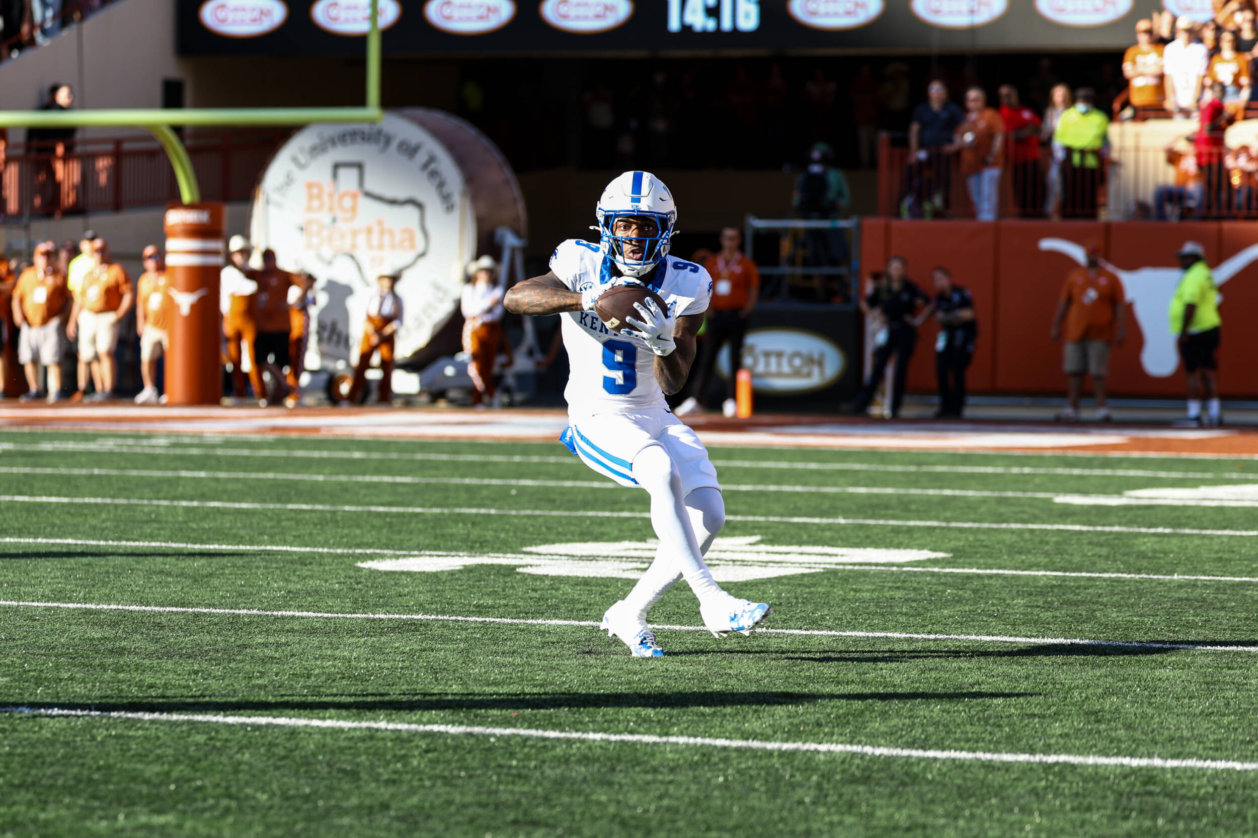 Game Day Central: Kentucky at Texas