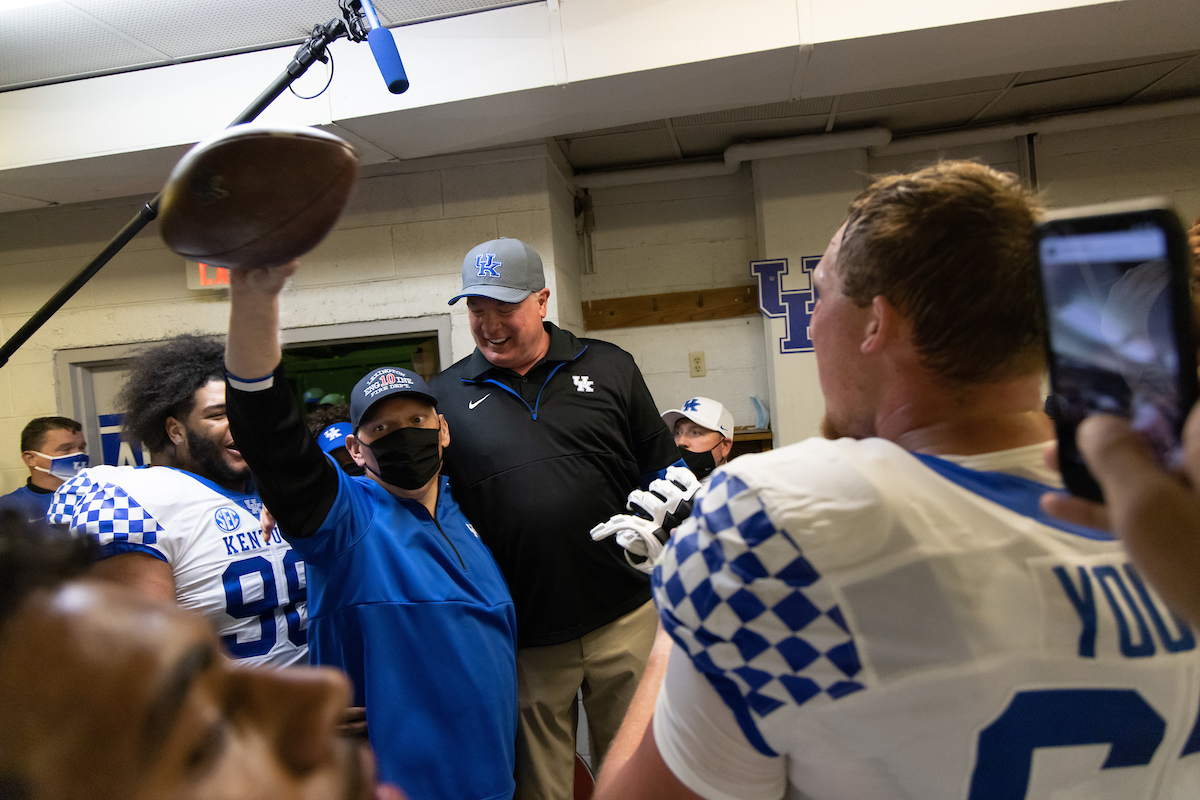 COACH STOOPS. JOHN SCHLARMAN.

Kentucky beats Tennessee, 34-7.

Photo by Elliott Hess | UK Athletics