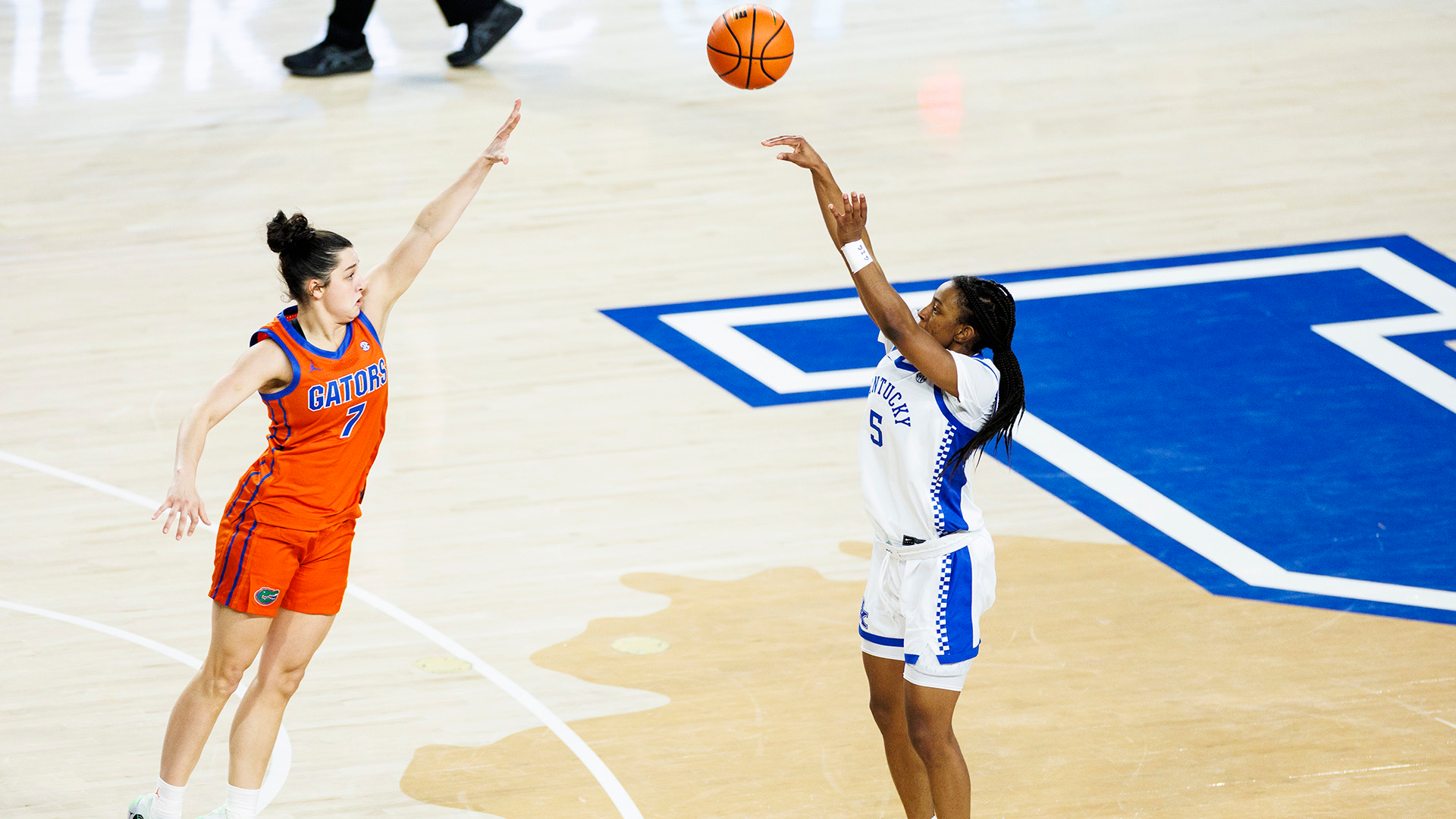 No. 7 Kentucky Holds Off Florida on Thursday