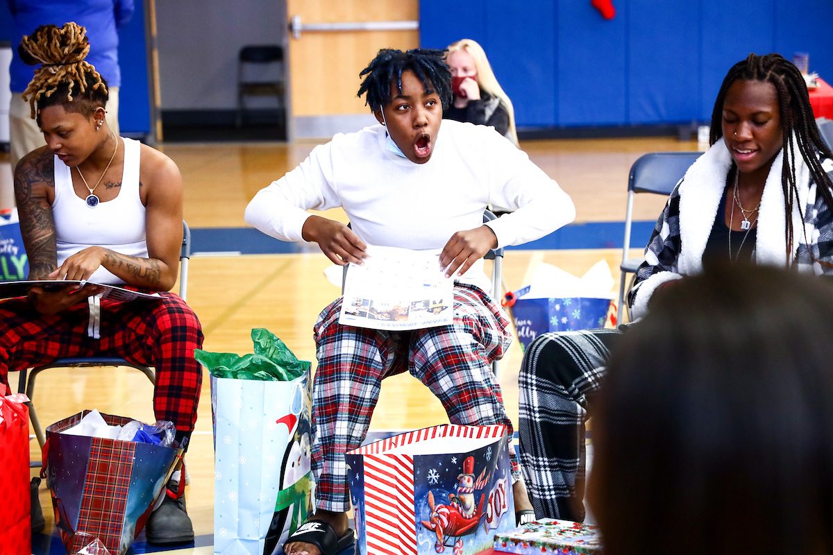 Dreuna Edwards. 

Kentucky WBB Christmas Party.

Photo by Eddie Justice | UK Athletics