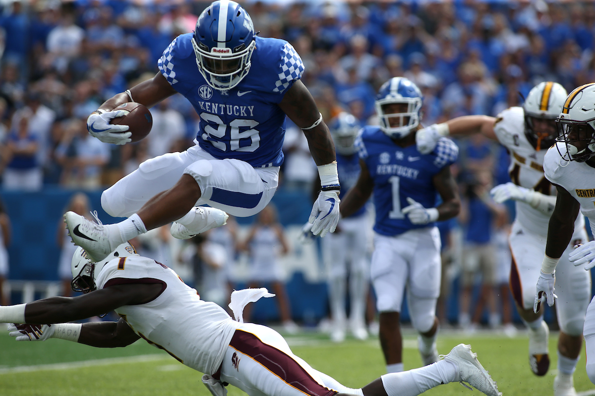 Benny Snell Jr

Kentucky beats Central Michigan 35-20.


Photo By Barry Westerman | UK Athletics