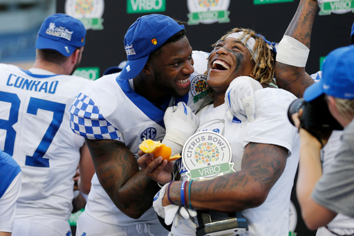Benny Snell, Josh Allen

The UK Football team beat Penn State 27-24 in the Citrus Bowl.

Photo by Michael Reaves | UK Athletics