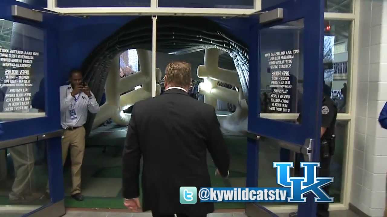 Kentucky Wildcats TV: Coach Stoops First Day in Lexington