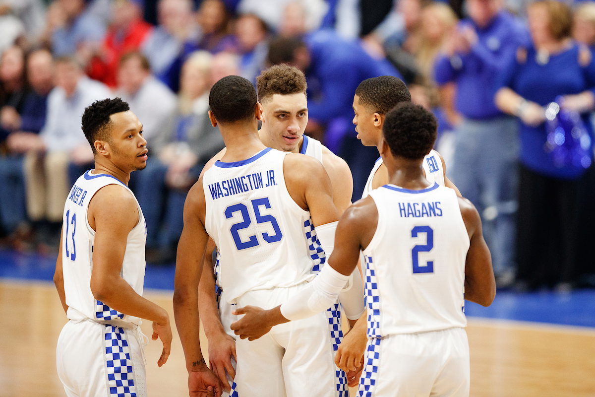 Team. Reid Travis.

The UK men's basketball team beat Kansas 71-63 at Rupp Arena on Saturday, January 26, 2019.

Photo by Elliott Hess | UK Athletics