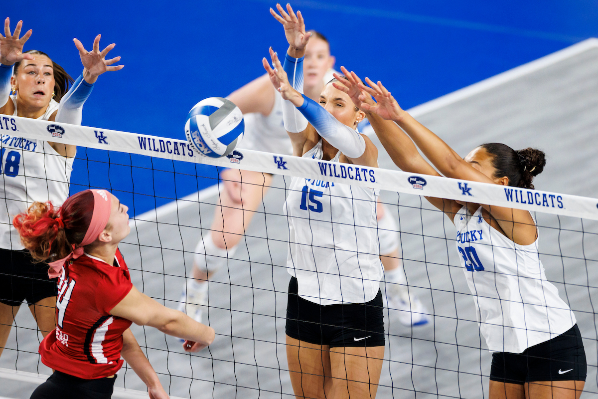 Lizzie Carr’s 200th-Career Block Sails No. 4 Kentucky Past LSU