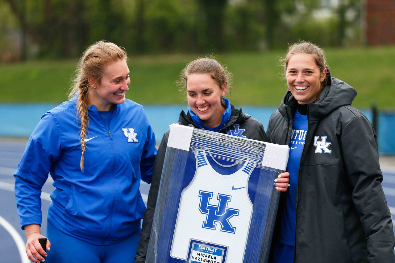 Nicole Fo, Hazlewood, Molly 

UK Track and Field Senior Day

Photo by Isaac Janssen | UK Athletics
