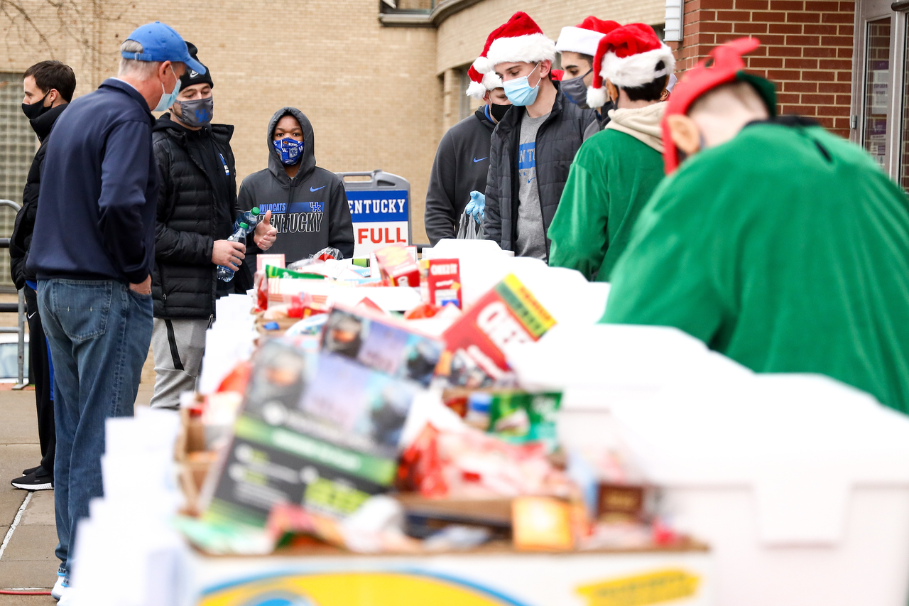 Kentucky men's basketball gives back for the holidays.

Photo by Eddie Justice | UK Athletics