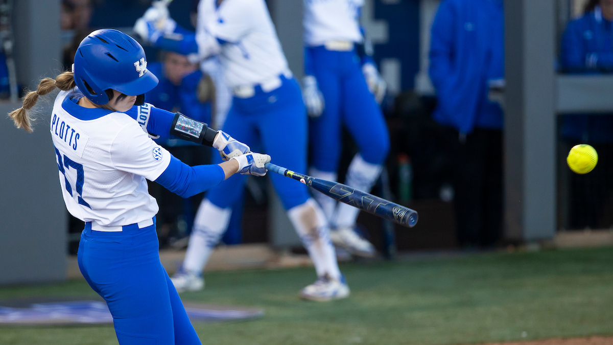 Plotts and Haendiges Guide Kentucky to 6-2 Win Over Dayton