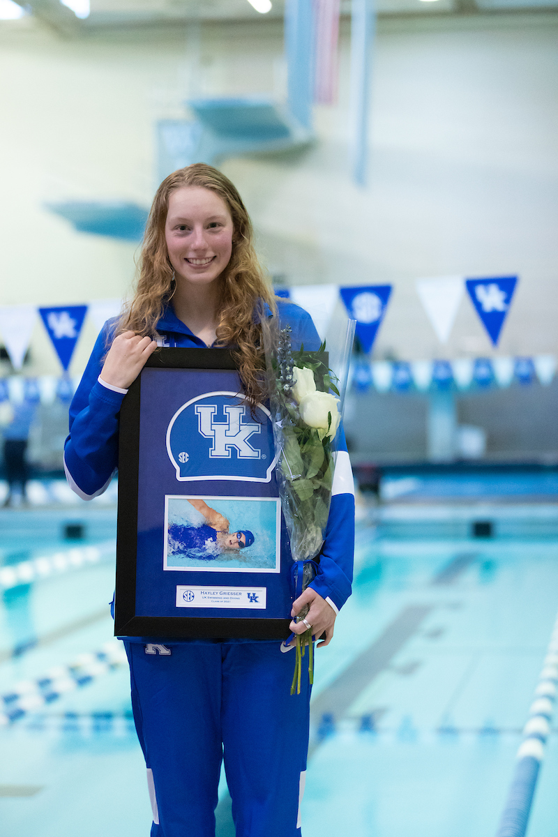 Kentucky Women's team beats Louisville 200.5-99.5
Kentucky Men's team falls to Louisville 111-188.

Photo by Grant Lee | UK Athletics