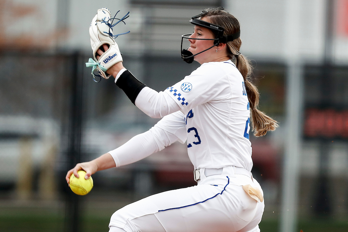 Stephanie Schoonover Named SEC Pitcher of the Week