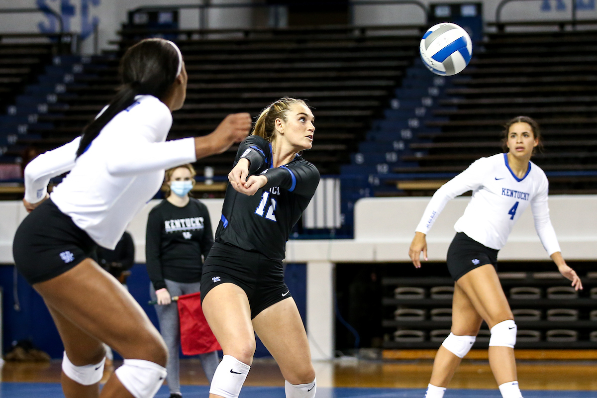 Gabby Curry. 

Volleyball Blue White Match.

Photo by Eddie Justice | UK Athletics