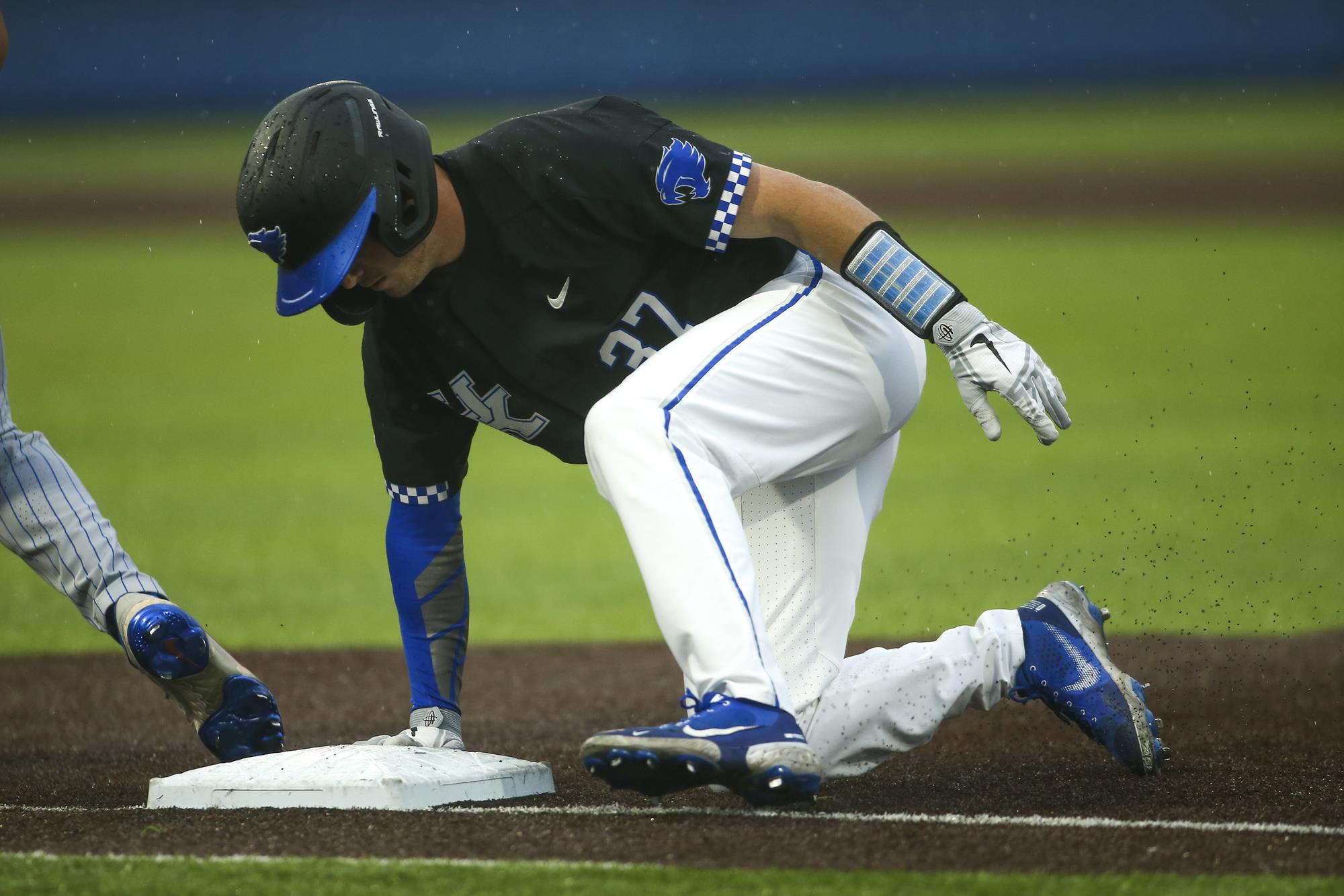 Kentucky Baseball Drops Wild Affair to No. 8 Florida