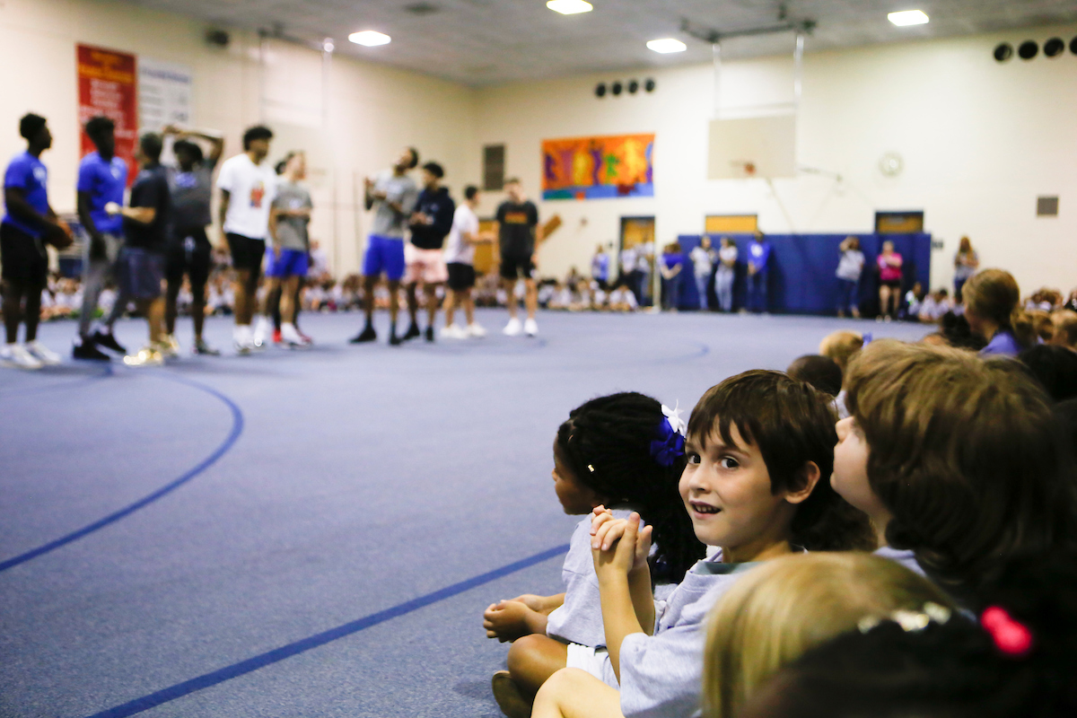 Men's Basketball team delivers food to God’s Pantry at Picadome Elementary. 

Photo by Hannah Phillips | UK Athletics