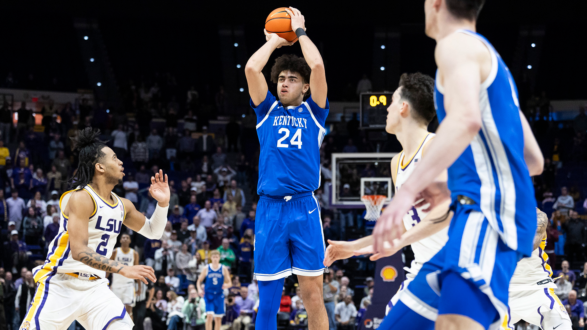 Moreno's Game Winner Lifts Cats Past Tigers