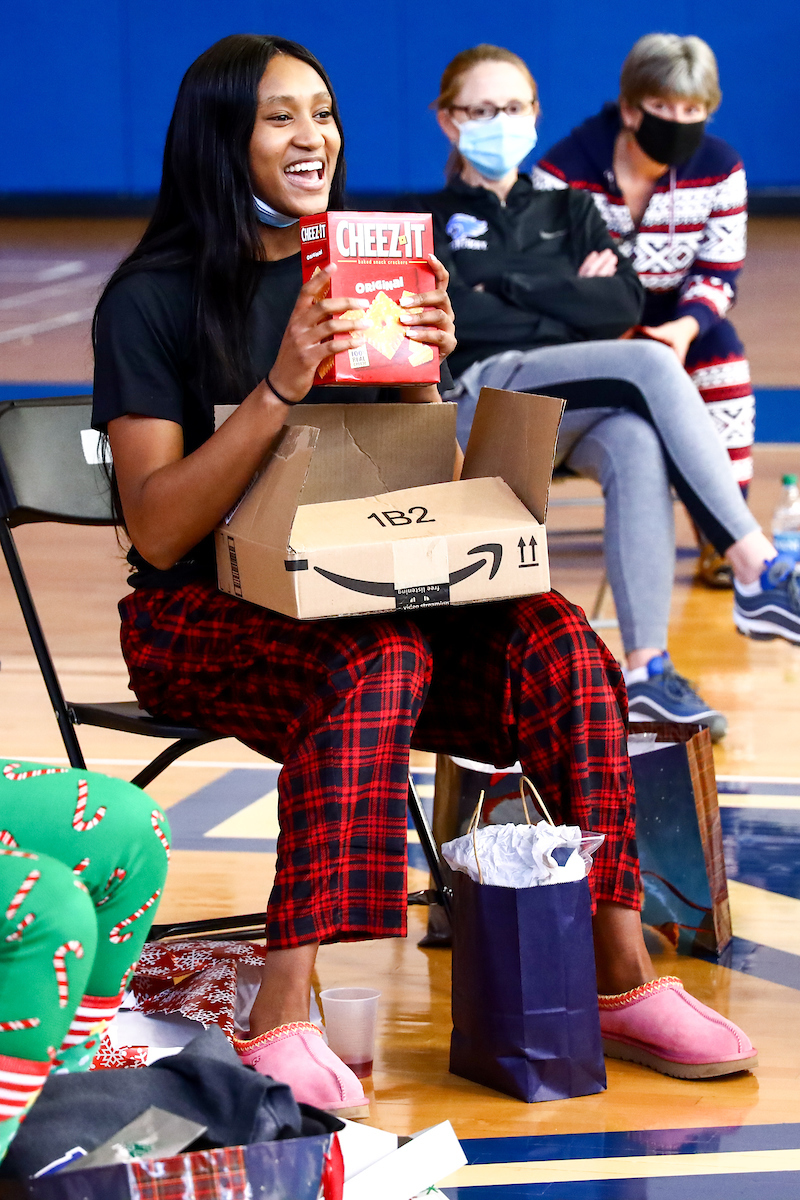 Nyah Leveretter. 

Kentucky WBB Christmas Party.

Photo by Eddie Justice | UK Athletics