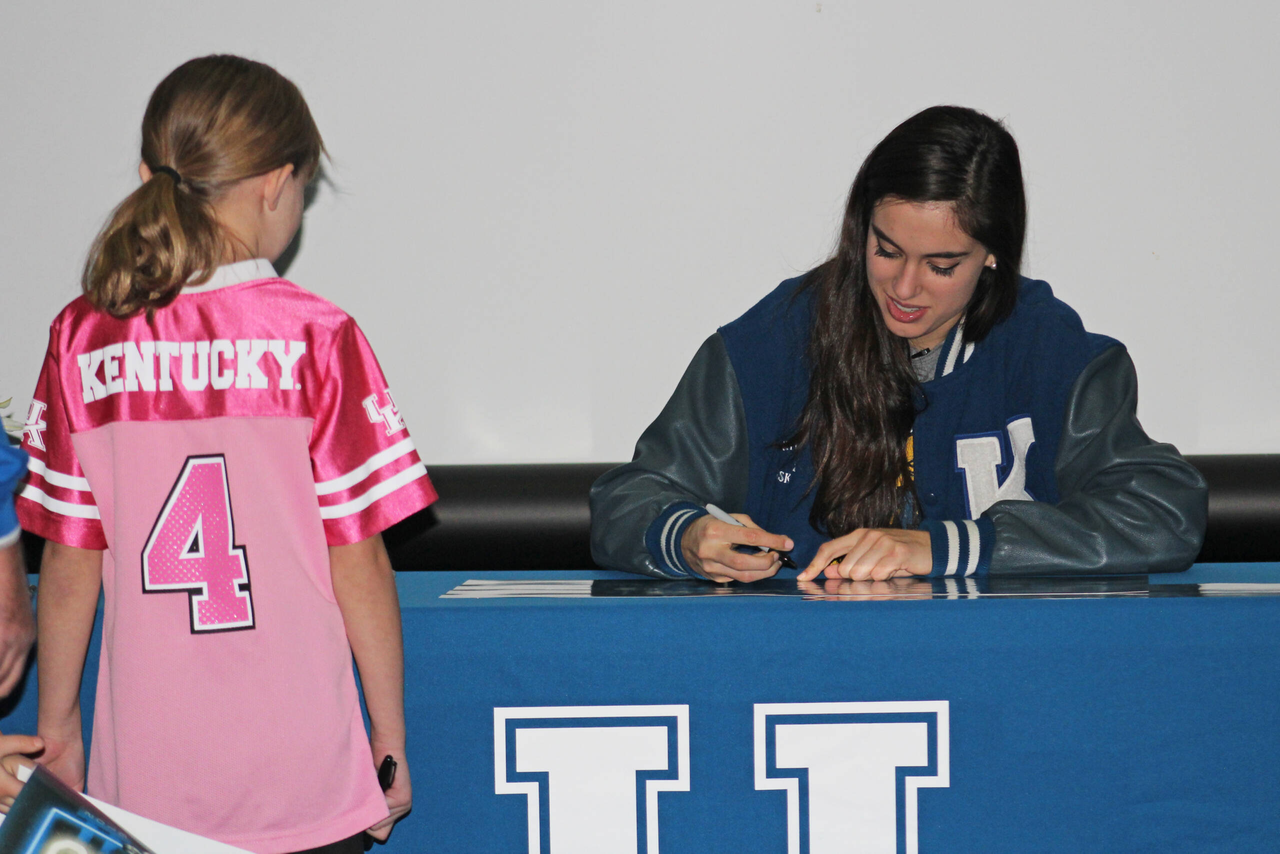 Maci Morris returned to Bell County to meet some of her biggest fans on Wednesday, Feb. 13. 