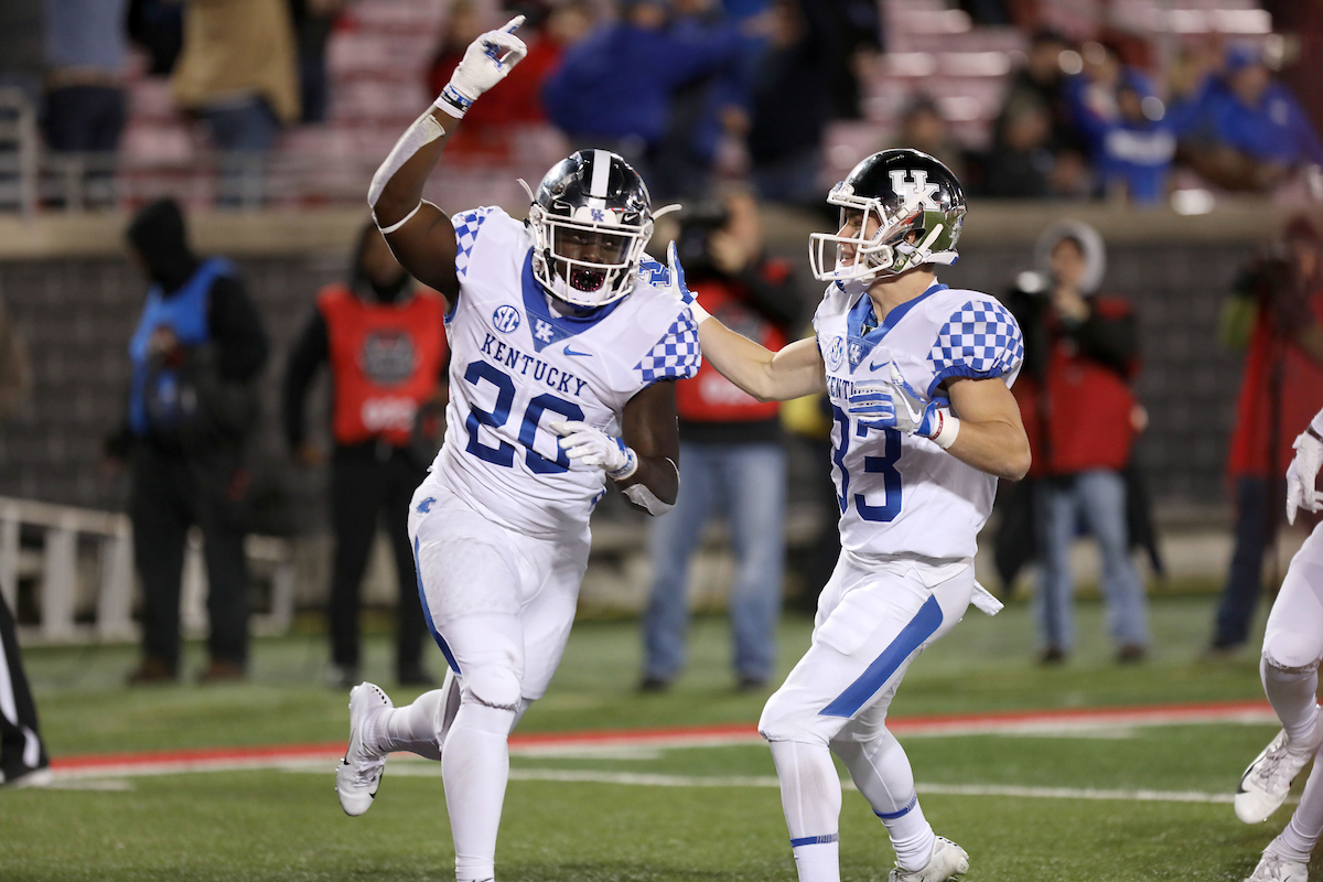 Kavosiey Smoke

Kentucky Football beats Louisville at Cardinal Stadium 56-10.

Photo By Robert Burge l UK Athletics