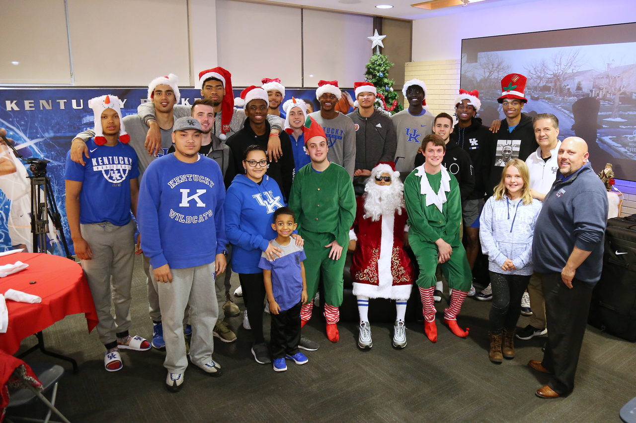 The Kentucky men's basketball team delivered an early Christmas to 10 families in Lexington. 