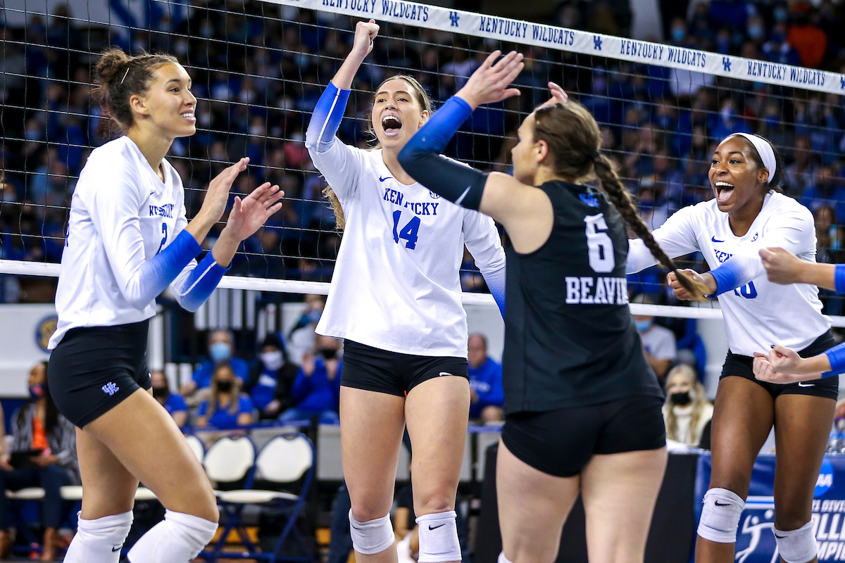 Bella Bell.Kentucky falls to Illinois 3-1.Photo by Sarah Caputi | UK Athletics