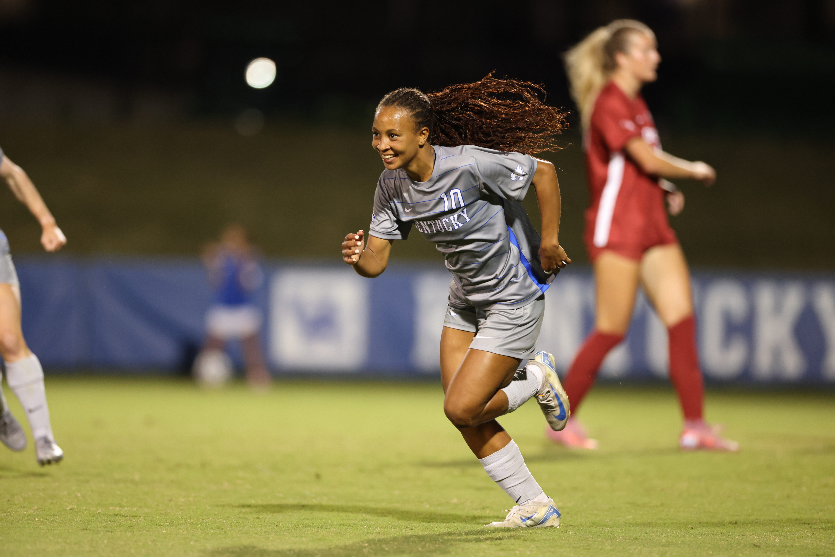 Kentucky Knocks Off No. 20 Oklahoma in SEC Opener