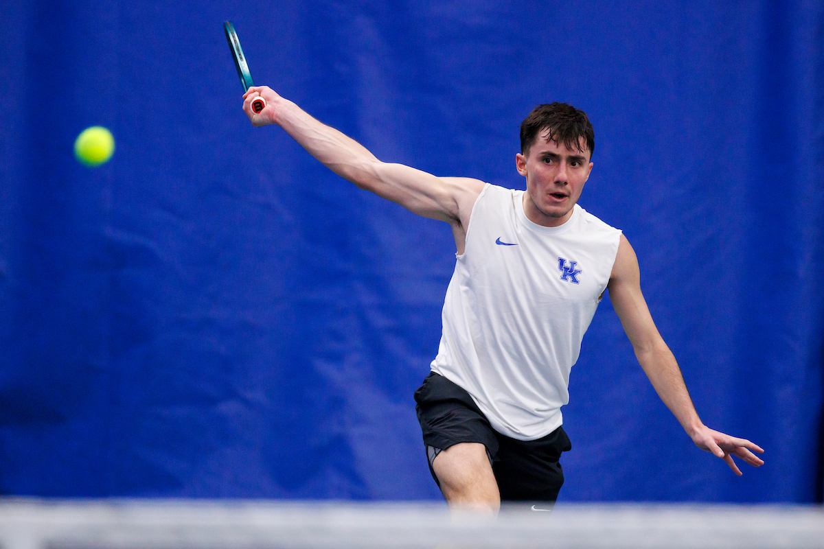Kentucky Wins Border Battle in Opening Match of SEC Play